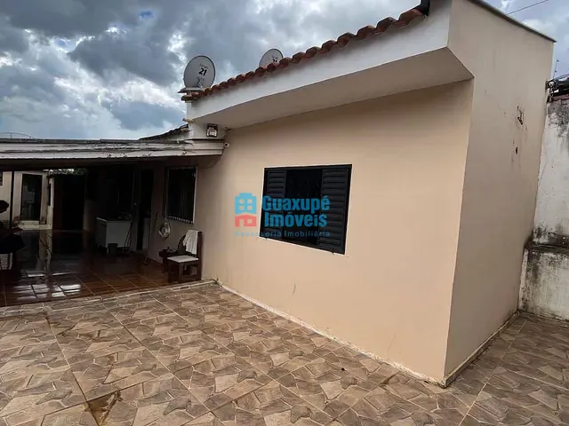 Casa com 300m² 2 quartos e 2 banheiros, à venda, no bairro Residencial Colina em Guaxupé