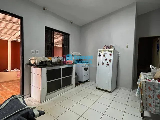 Casa com 300m² 2 quartos e 2 banheiros, à venda, no bairro Residencial Colina em Guaxupé