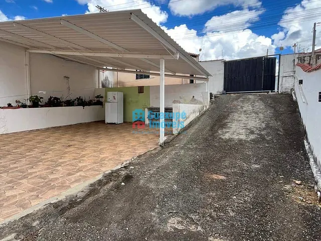 Casa com 300m² 2 quartos e 2 banheiros, à venda, no bairro Residencial Colina em Guaxupé