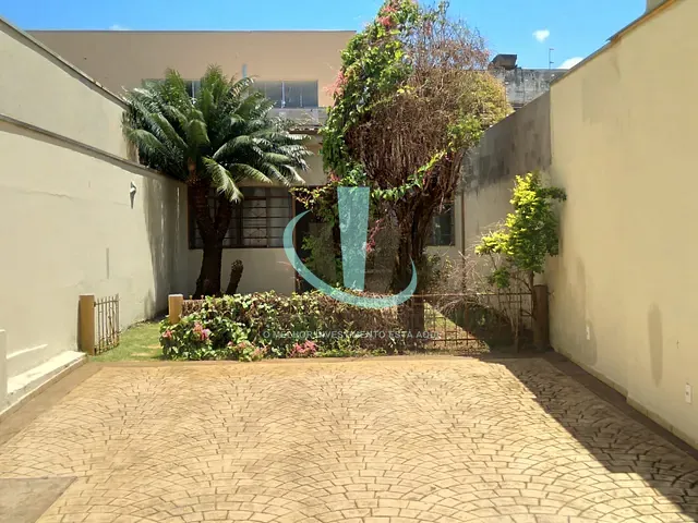 Casa com 300m² 4 quartos e 3 banheiros, à venda, no bairro Centro em Araraquara
