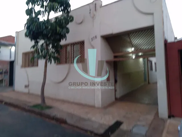 Casa com 300m² 4 quartos e 3 banheiros, à venda, no bairro Centro em Araraquara