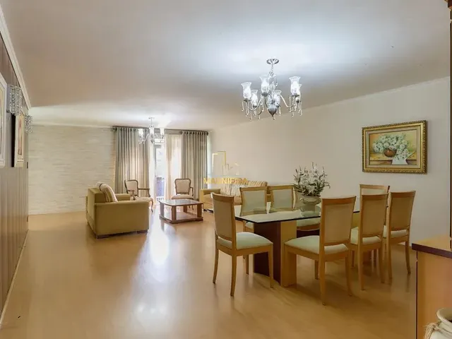 Casa 4 quartos e 5 banheiros, à venda, no bairro Novo Mundo em Curitiba