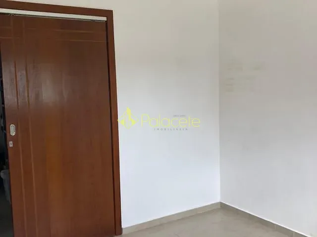 Casa com 300m² 4 quartos e 5 banheiros, à venda, no bairro Piracangaguá em Taubaté