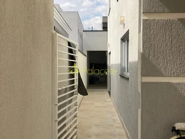 Casa com 300m² 4 quartos e 5 banheiros, à venda, no bairro Piracangaguá em Taubaté