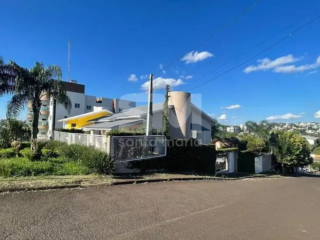 Casa com 402m² 3 quartos e 2 banheiros, à venda, no bairro Universitário em Chapecó