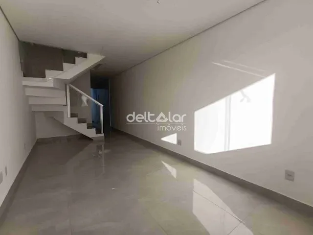 Casa com 75m² 2 quartos e 3 banheiros, à venda, no bairro Floramar em Belo Horizonte