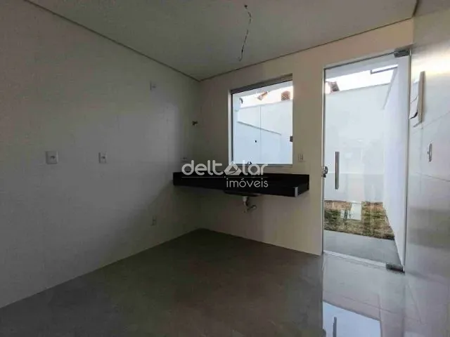 Casa com 75m² 2 quartos e 3 banheiros, à venda, no bairro Floramar em Belo Horizonte