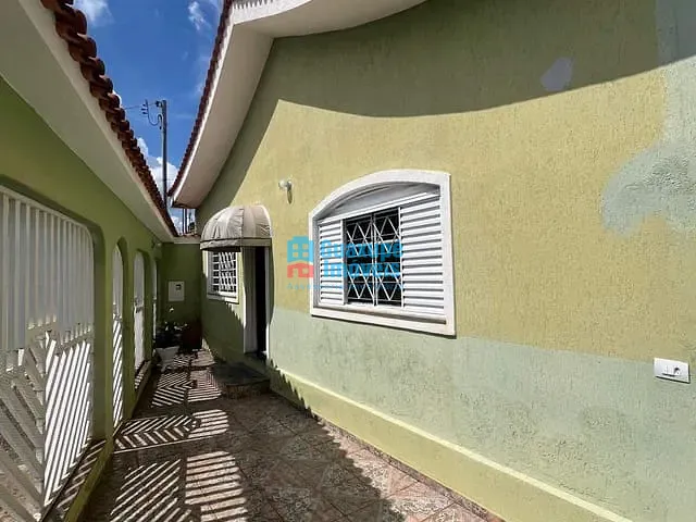 Casa com 275m² 2 quartos e 2 banheiros, à venda, no bairro Vila Magalhães em Guaxupé