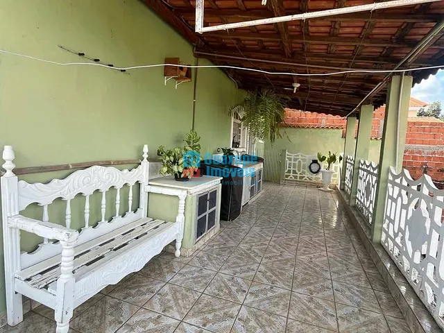 Casa com 275m² 2 quartos e 2 banheiros, à venda, no bairro Vila Magalhães em Guaxupé