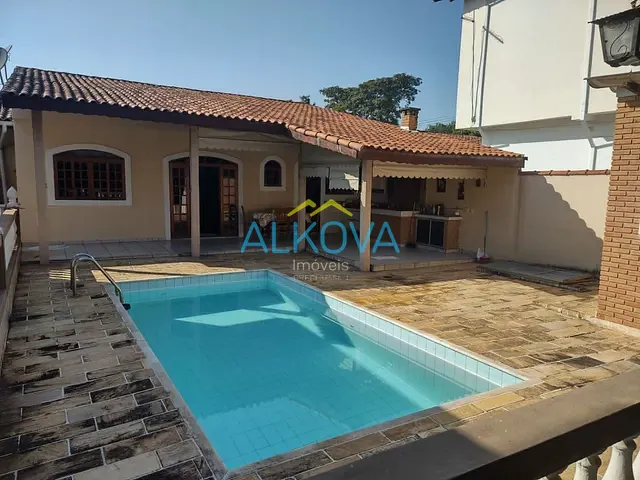 Casa com 500m² 6 quartos e 3 banheiros, à venda, no bairro Bosque dos Eucaliptos em São José dos Campos