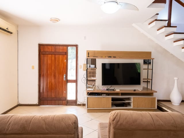 Foto do Casa - Casa à venda no Laranjal, Pelotas: 3 suítes, 5 banheiros, 7 vagas, 292 m², piscina, churrasqueira, piso cerâmico e portão eletrônico. | UP Imóveis