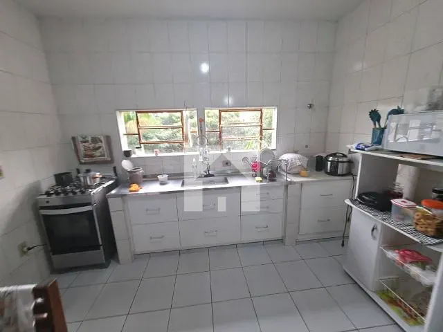 Casa com 600m² 4 quartos e 3 banheiros, à venda, no bairro Jardim Quintas das Videiras em Jundiaí