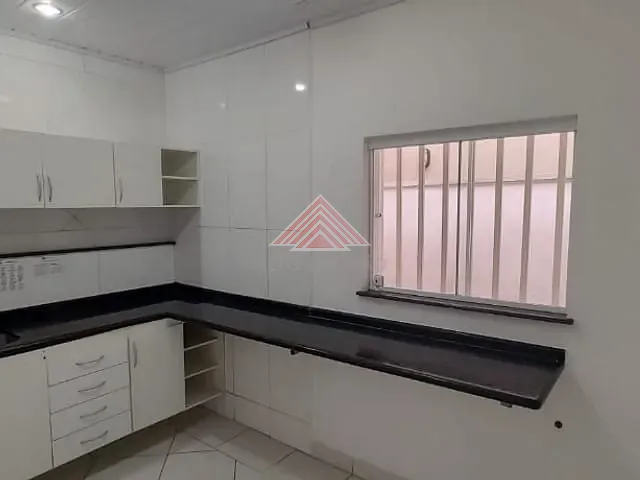 Casa com 300m² 3 quartos e 2 banheiros, para alugar, no bairro Matriz em Mauá