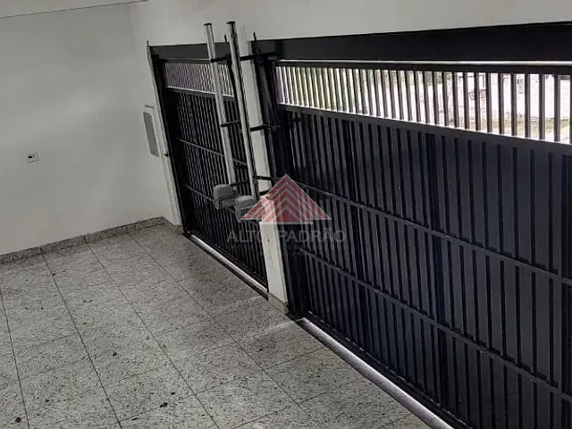 Casa com 300m² 3 quartos e 2 banheiros, para alugar, no bairro Matriz em Mauá