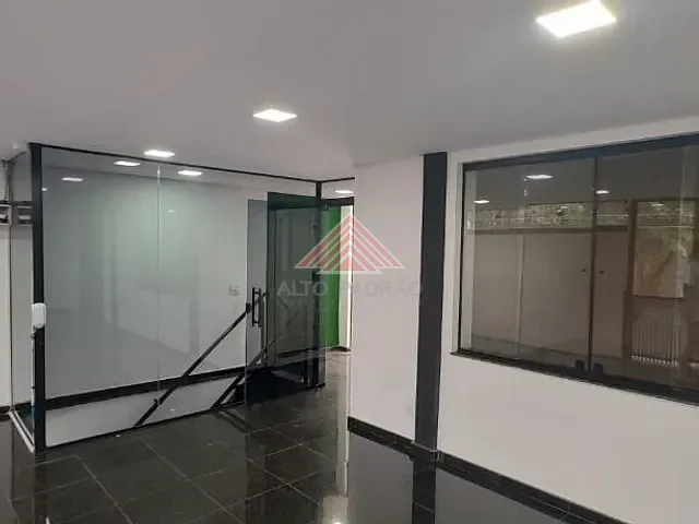 Casa com 300m² 3 quartos e 2 banheiros, para alugar, no bairro Matriz em Mauá