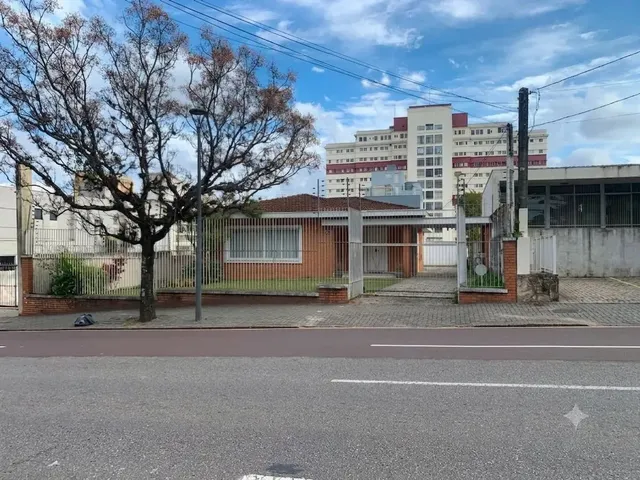 Casa 3 quartos e 2 banheiros, para alugar, no bairro Alto da Glória em Curitiba