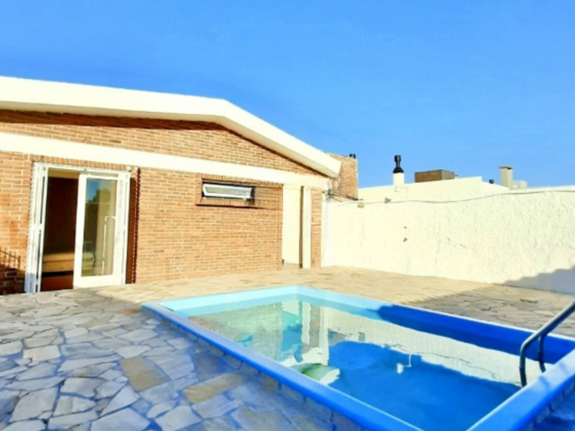 Casa com 300m² 3 quartos e 2 banheiros, à venda, no bairro Laranjal em Pelotas