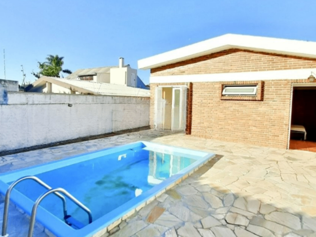 Casa com 300m² 3 quartos e 2 banheiros, à venda, no bairro Laranjal em Pelotas