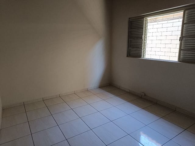 Casa para alugar, no bairro Centro em Birigüi