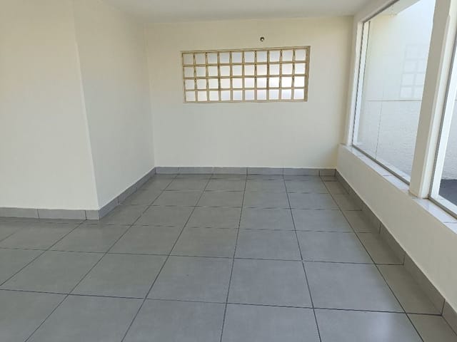 Casa para alugar, no bairro Centro em Birigüi