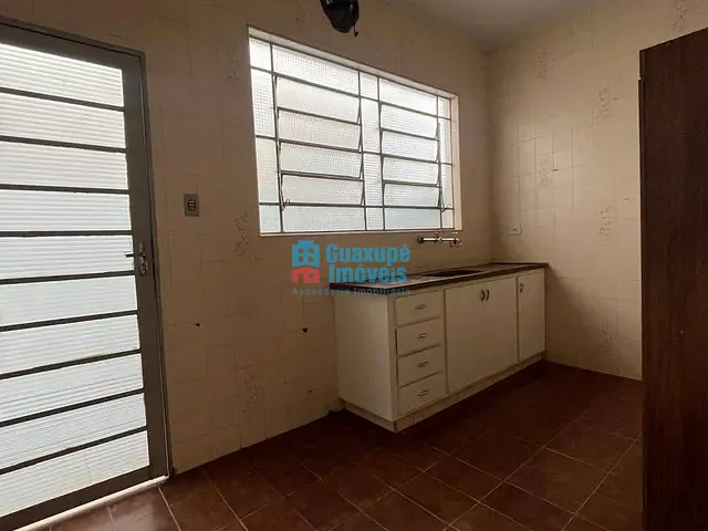 Casa com 250m² 2 quartos e 1 banheiro, para alugar, no bairro Centro em Guaxupé