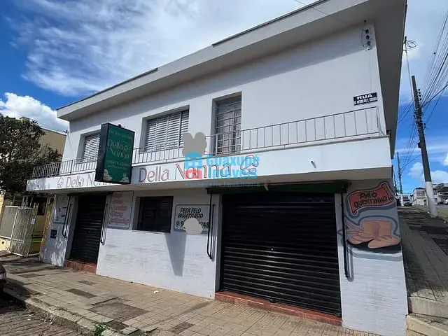 Casa com 250m² 2 quartos e 1 banheiro, para alugar, no bairro Centro em Guaxupé
