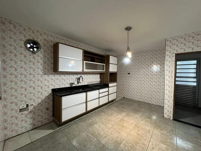 Casa com 250m² 6 quartos e 4 banheiros, à venda, no bairro Km 18 em Osasco