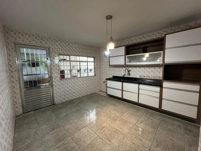 Casa com 250m² 6 quartos e 4 banheiros, à venda, no bairro Km 18 em Osasco