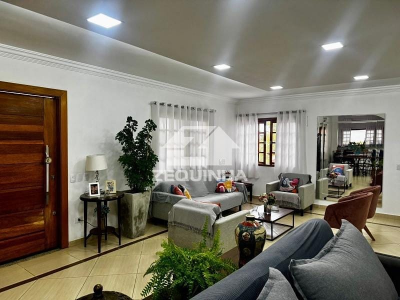 Casa à venda com 4 quartos, 369m² - Foto 2