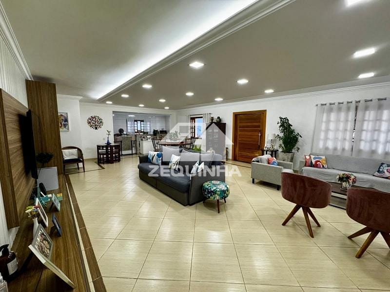 Casa à venda com 4 quartos, 369m² - Foto 4