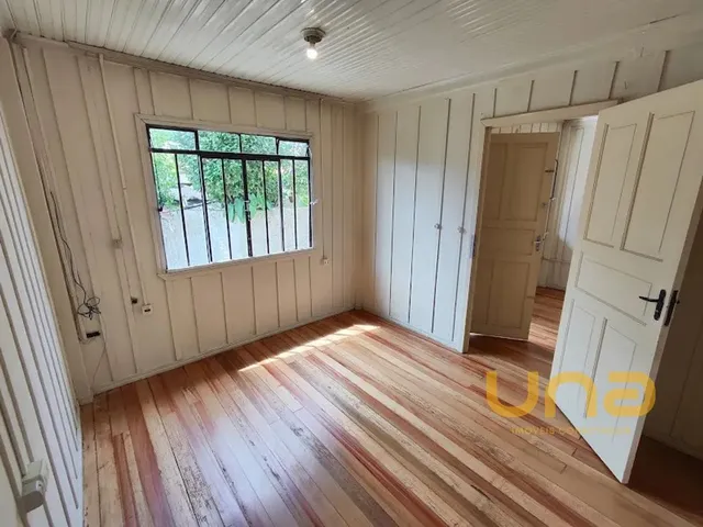 Casa 2 quartos e 1 banheiro, para alugar, no bairro FANNY em Curitiba