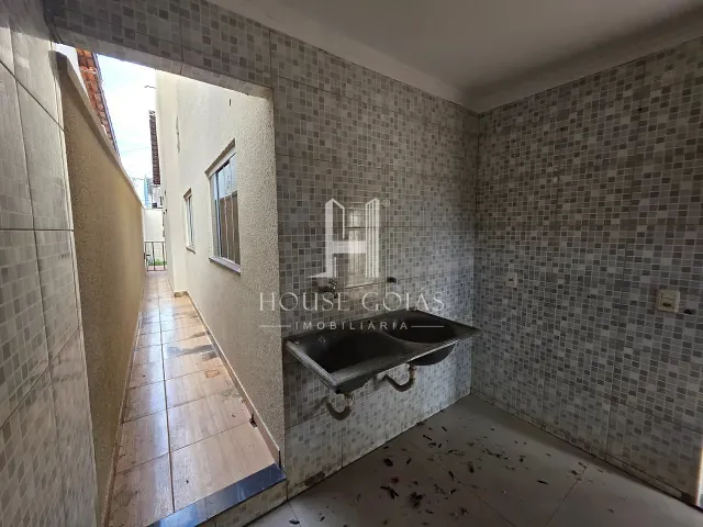 Casa com 300m² 3 quartos e 2 banheiros, à venda, no bairro Setor Cristina II em Trindade