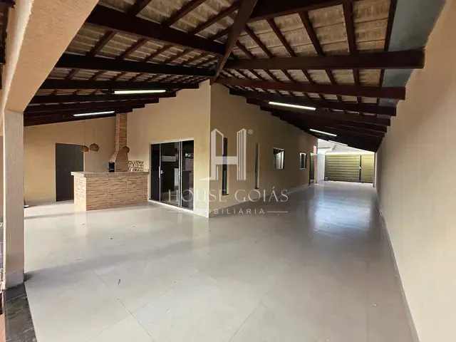 Casa com 300m² 3 quartos e 2 banheiros, à venda, no bairro Setor Cristina II em Trindade