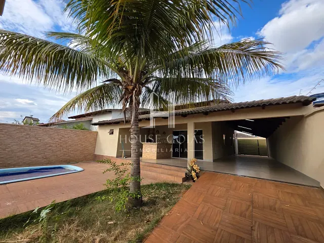 Casa com 300m² 3 quartos e 2 banheiros, à venda, no bairro Setor Cristina II em Trindade