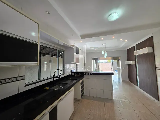 Casa com 300m² 3 quartos e 2 banheiros, à venda, no bairro Setor Cristina II em Trindade