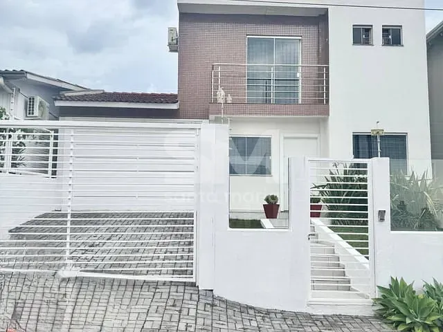 Casa com 200m² 3 quartos e 3 banheiros, à venda, no bairro Passo dos Fortes em Chapecó