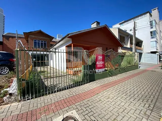 Casa 3 quartos e 2 banheiros, para alugar, no bairro Centro em Chapecó