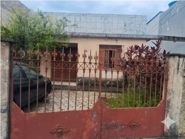 Casa com 630m² 3 quartos e 3 banheiros, à venda, no bairro Parque Califórnia em Campos dos Goytacazes