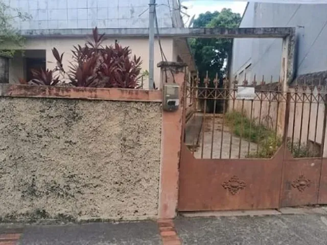 Casa com 630m² 3 quartos e 3 banheiros, à venda, no bairro Parque Califórnia em Campos dos Goytacazes