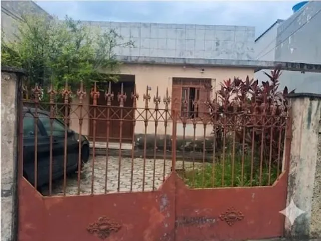 Casa com 630m² 3 quartos e 3 banheiros, à venda, no bairro Parque Califórnia em Campos dos Goytacazes