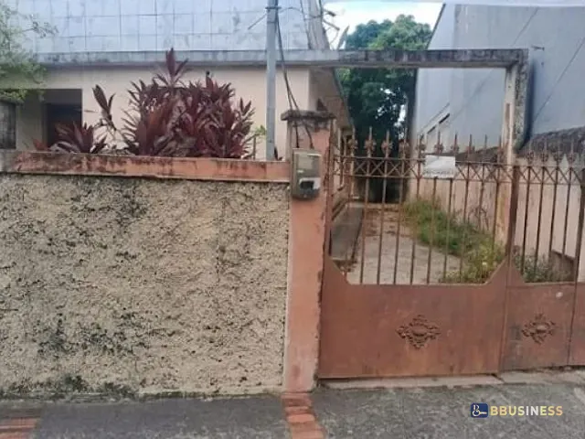 Casa com 630m² 3 quartos e 3 banheiros, à venda, no bairro Parque Califórnia em Campos dos Goytacazes