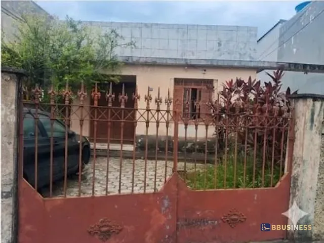 Casa com 630m² 3 quartos e 3 banheiros, à venda, no bairro Parque Califórnia em Campos dos Goytacazes