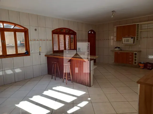 Casa com 500m² 4 quartos e 4 banheiros, à venda, no bairro Parque Corrupira - Etapa 1 em Jundiaí