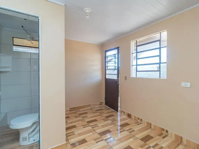 Casa 1 quarto e 1 banheiro, para alugar, no bairro Cidade Industrial em Curitiba