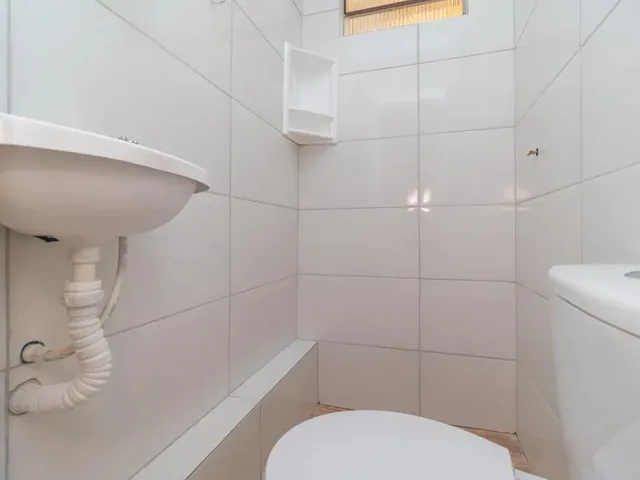 Casa 1 quarto e 1 banheiro, para alugar, no bairro Cidade Industrial em Curitiba