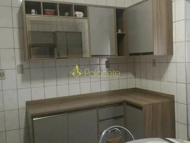 Casa com 250m² 2 quartos e 1 banheiro, à venda, no bairro Azeredo em Pindamonhangaba
