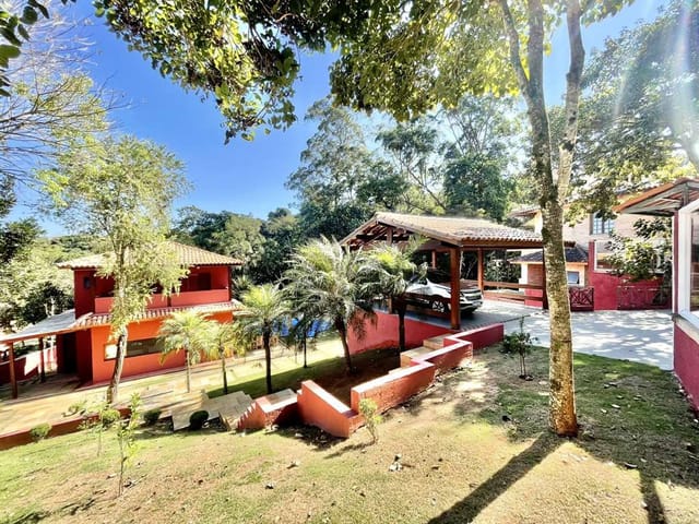 Casa com 2000m² 5 quartos e 5 banheiros, à venda, no bairro Chácara dos Lagos em Carapicuíba