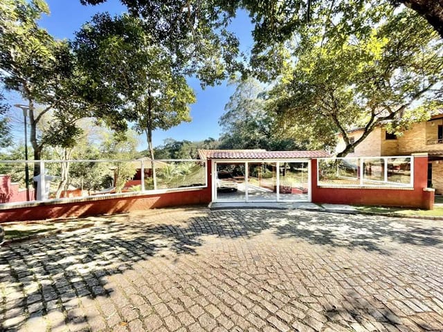 Casa com 2000m² 5 quartos e 5 banheiros, à venda, no bairro Chácara dos Lagos em Carapicuíba