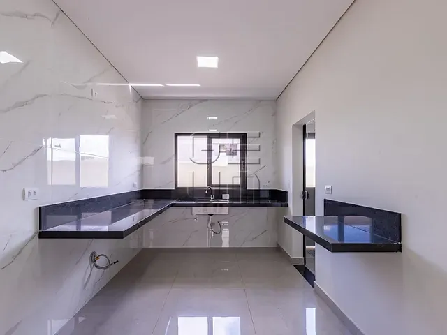Casa com 318m² 3 quartos e 3 banheiros, à venda, no bairro Parque Tauá em Londrina