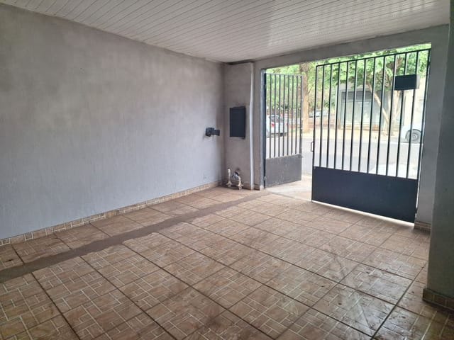 Casa com 263m² 1 quarto e 1 banheiro, para alugar, no bairro Residencial Simões em Birigüi
